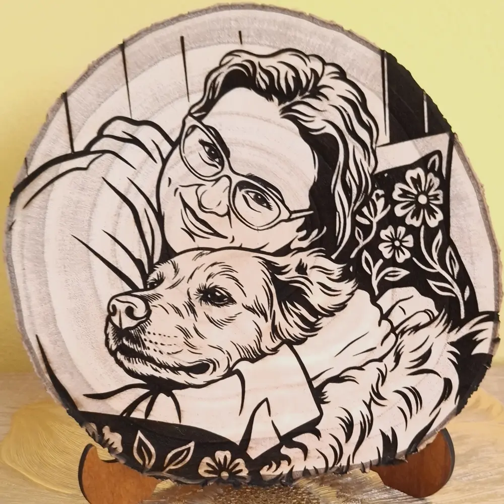 Hotový kus vygravírovaný do dreva, pripravený na odoslanie